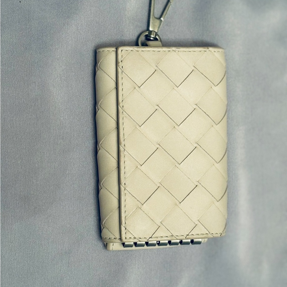 🙈ON HOLD! ~Bottega Venetta Intrecciato Key Case in Mushroom White